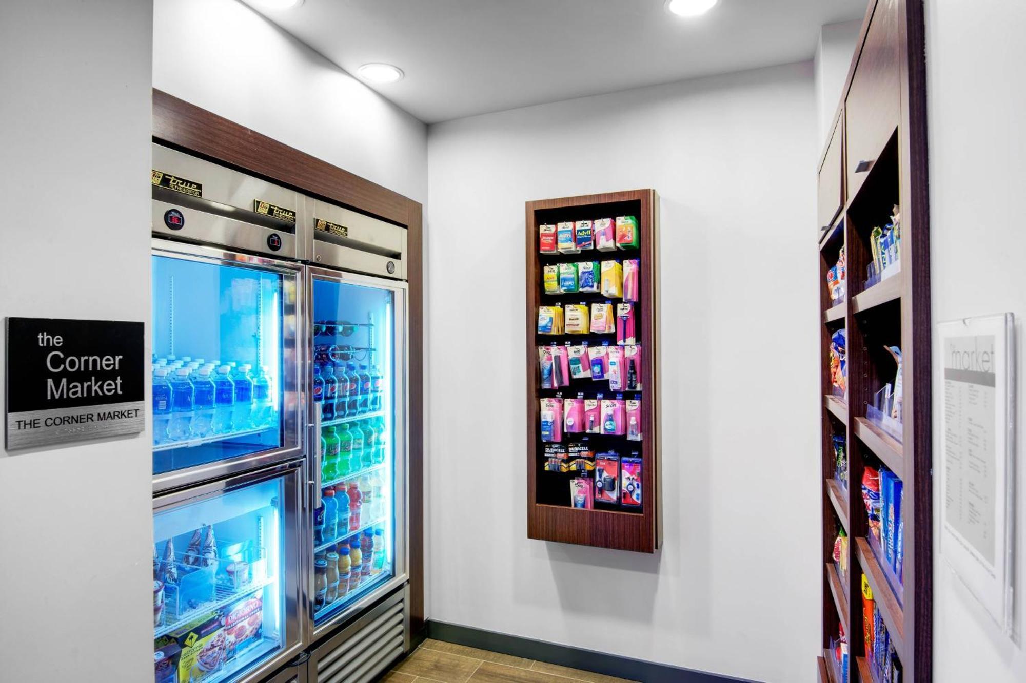 Hotel Fairfield & By Marriott Uptown 3*