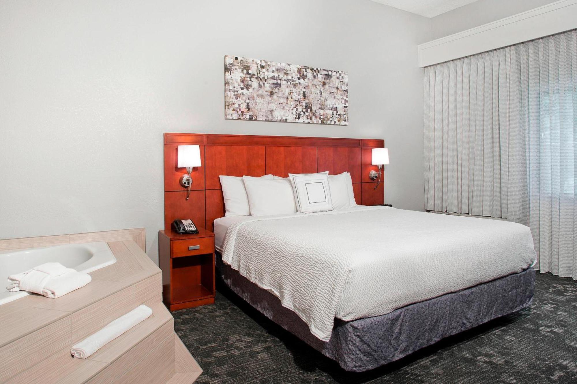 Courtyard By Marriott Ballantyne Hotel