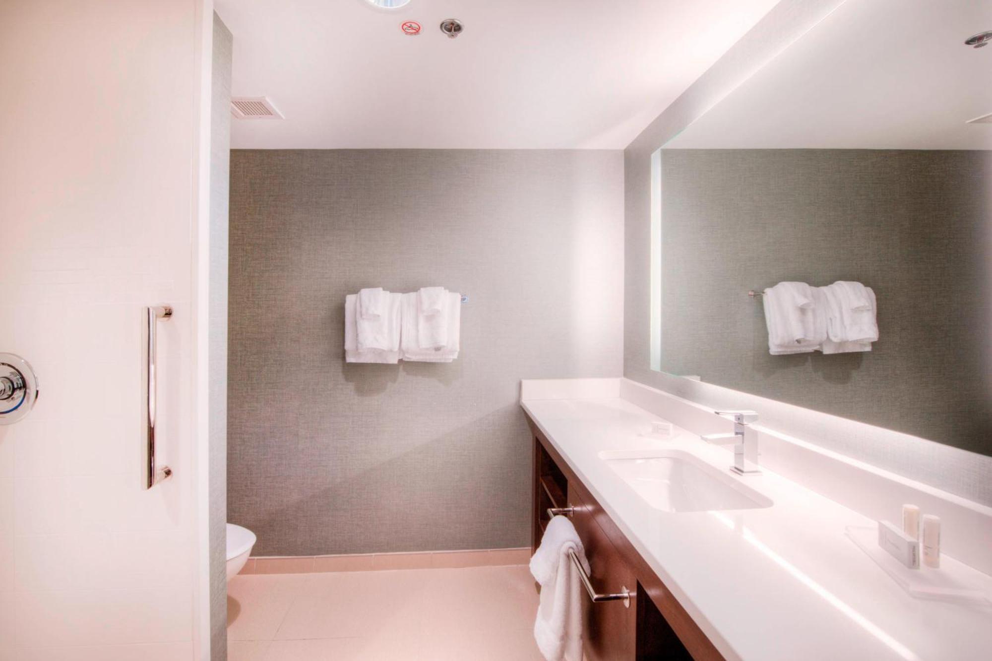 By Marriott Airport 3*