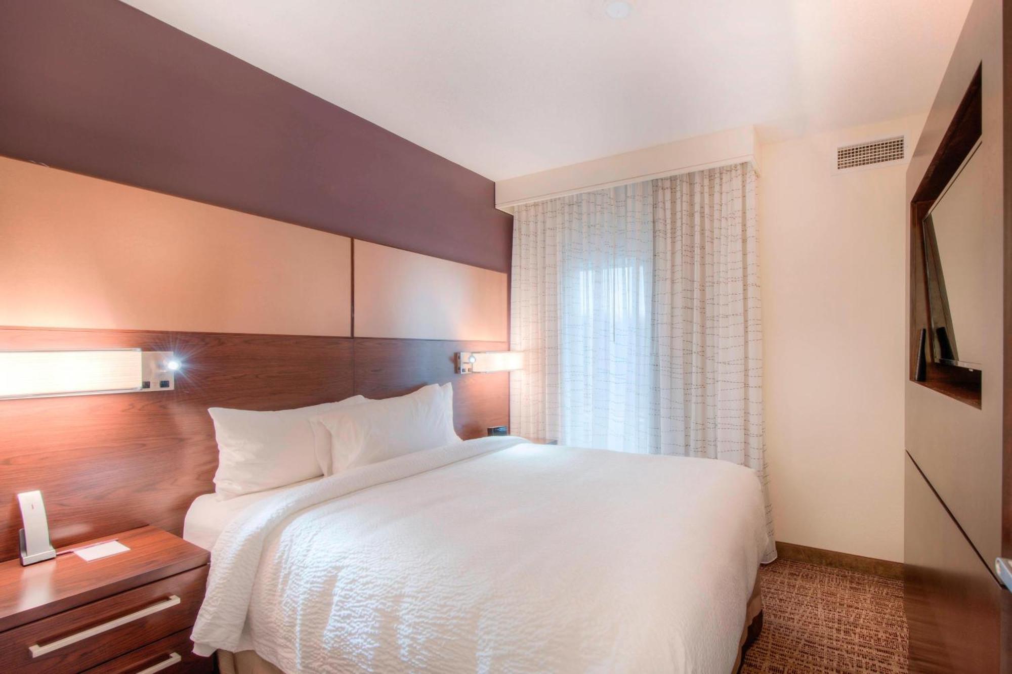 By Marriott Airport