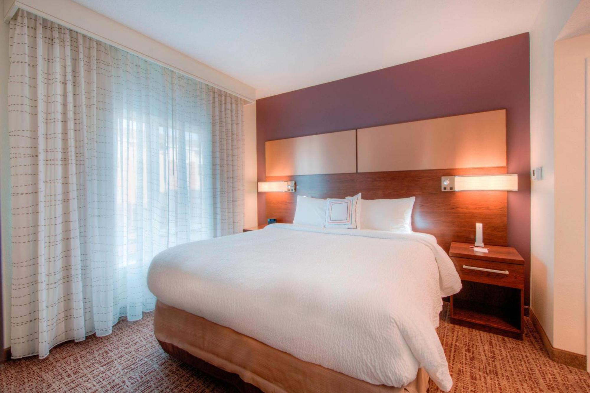 By Marriott Airport Hotel 3*
