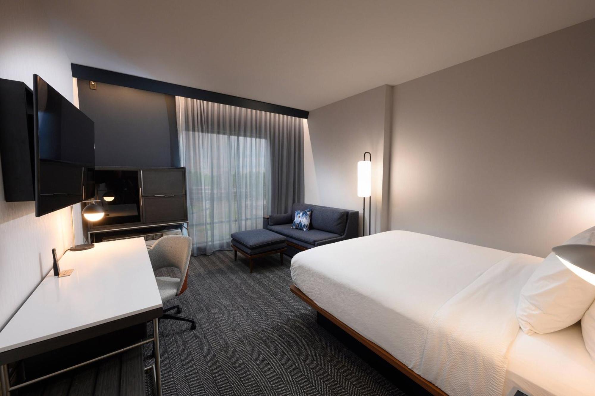 Courtyard By Marriott Waverly Charlotte