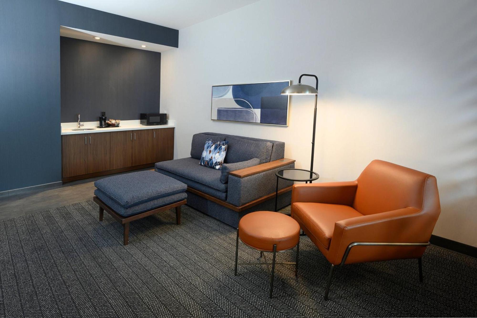 Hotel Courtyard By Marriott Waverly