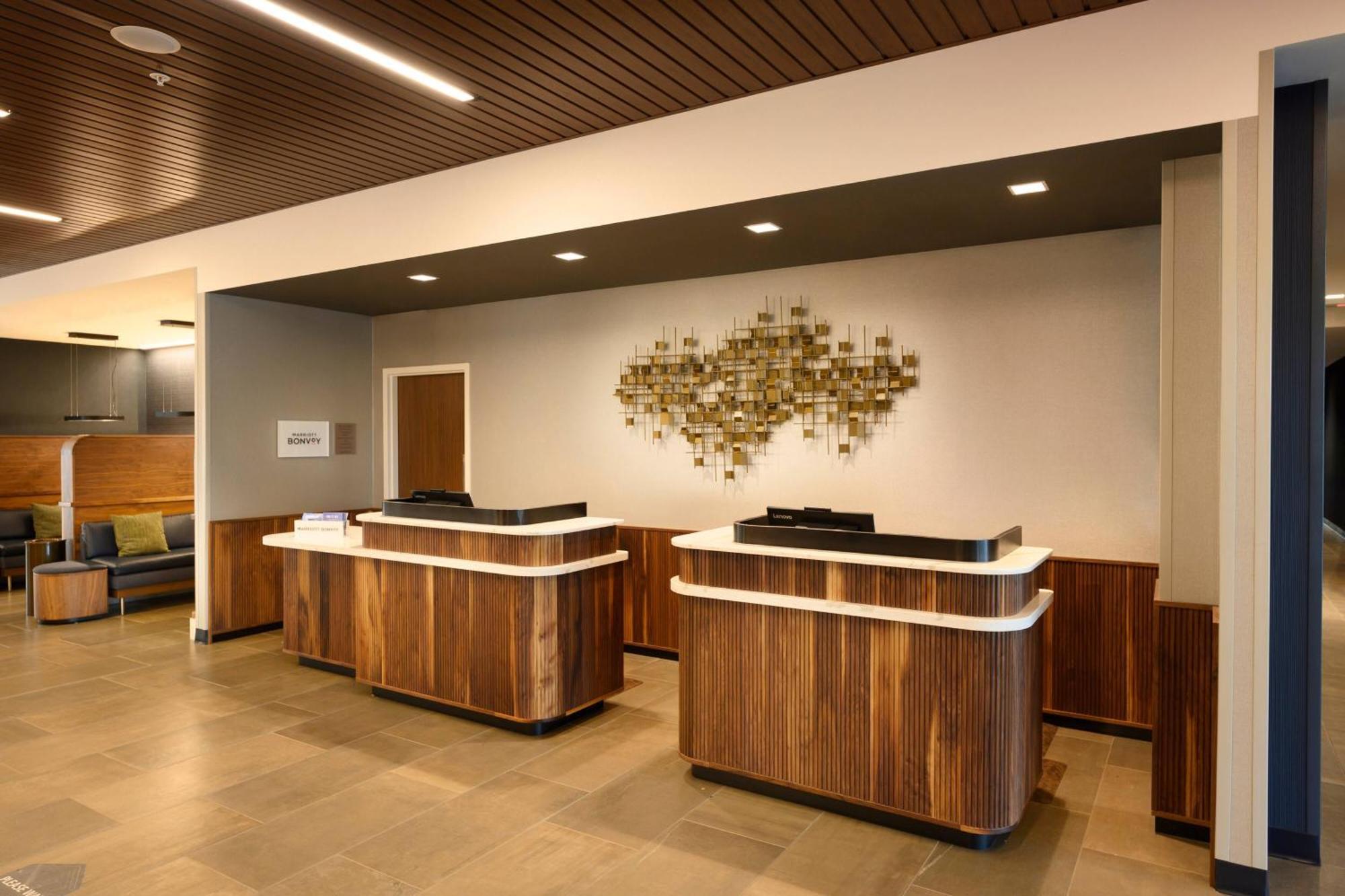 Courtyard By Marriott Waverly 3* Charlotte