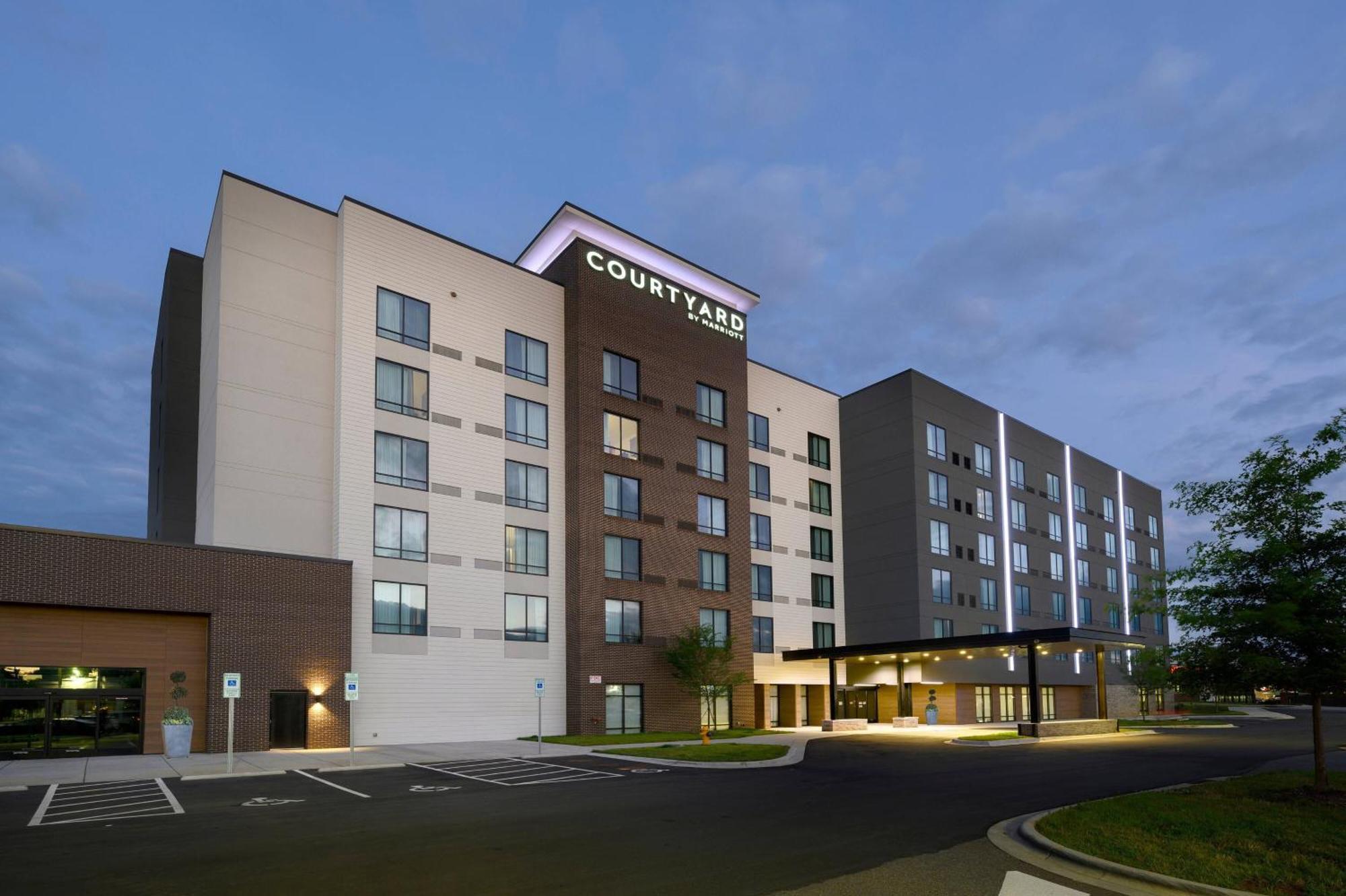 Courtyard By Marriott Waverly Hotel