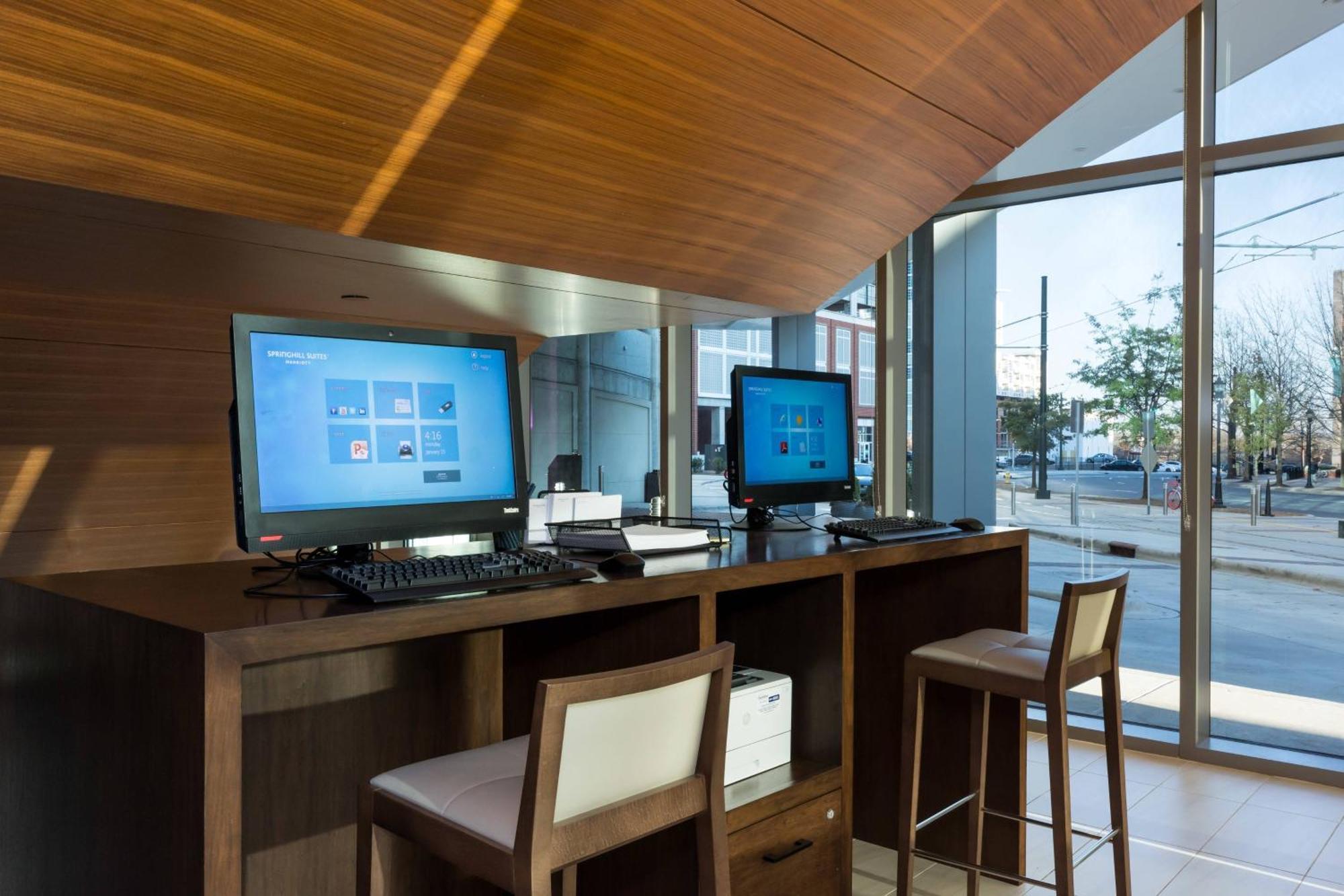 Springhill By Marriott Center Hotel 3*