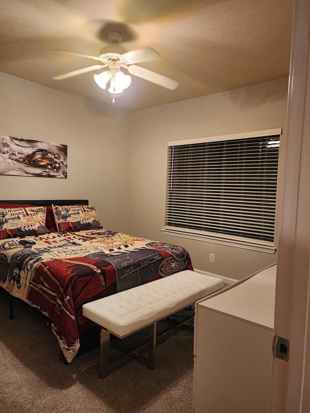 Apartment Two The Movies - Spacious - Sleeps 7 Instant Booking! *