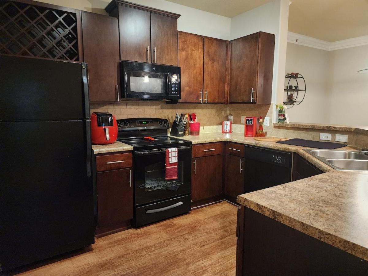 Two The Movies - Spacious - Sleeps 7 Instant Booking! Apartment Charlotte