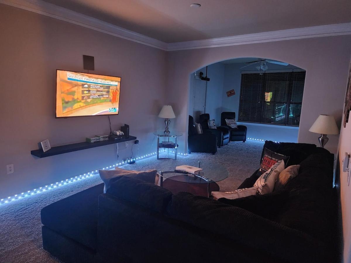 Two The Movies - Spacious - Sleeps 7 Instant Booking! *