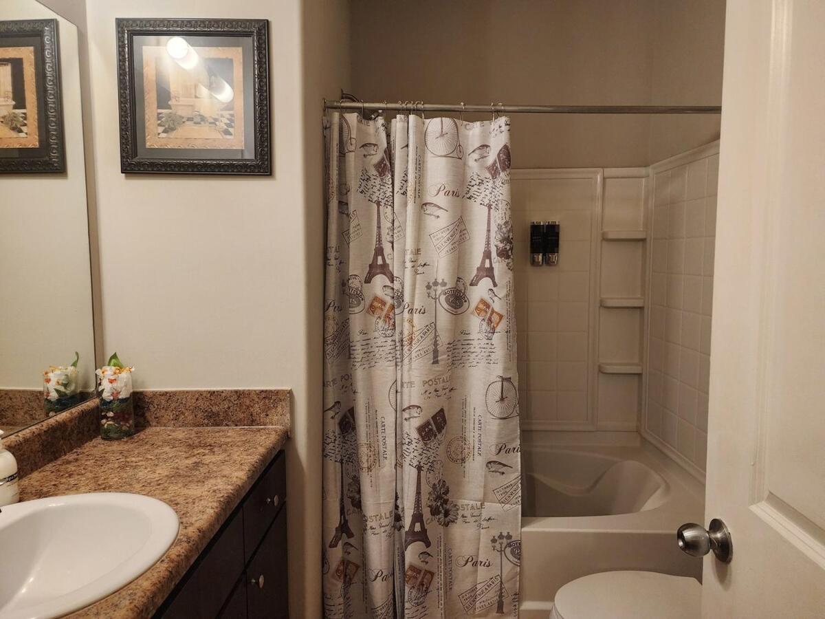 Two The Movies - Spacious - Sleeps 7 Instant Booking! Apartment Charlotte
