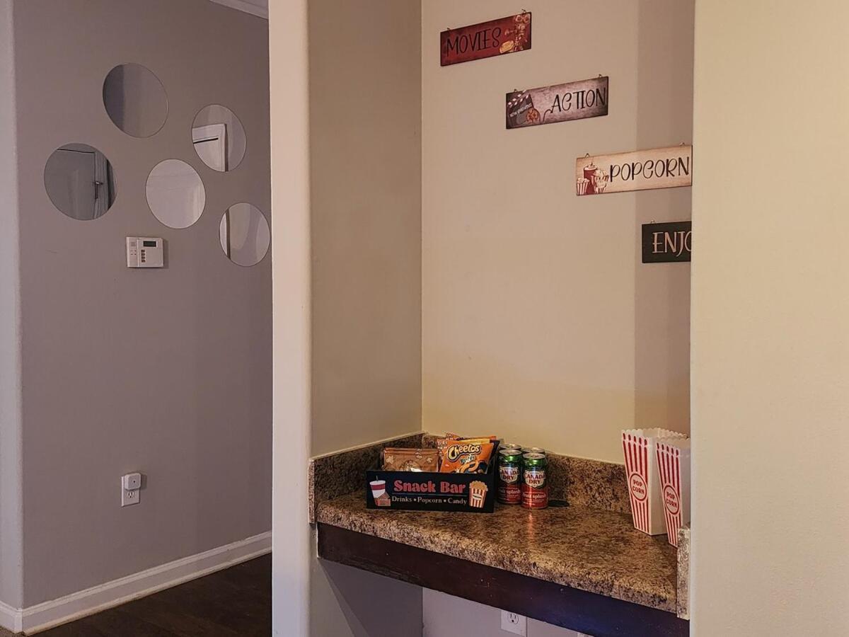 Two The Movies - Spacious - Sleeps 7 Instant Booking!