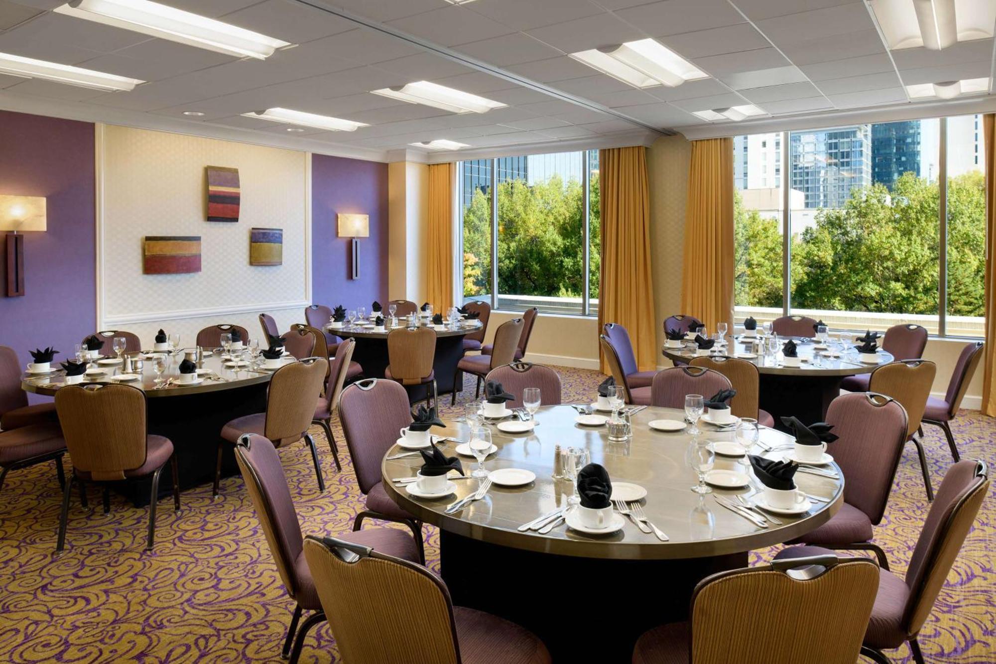 Hilton Uptown 4*