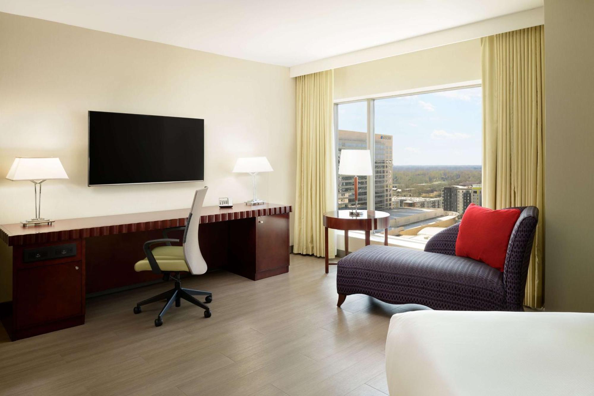 Hilton Uptown 4*
