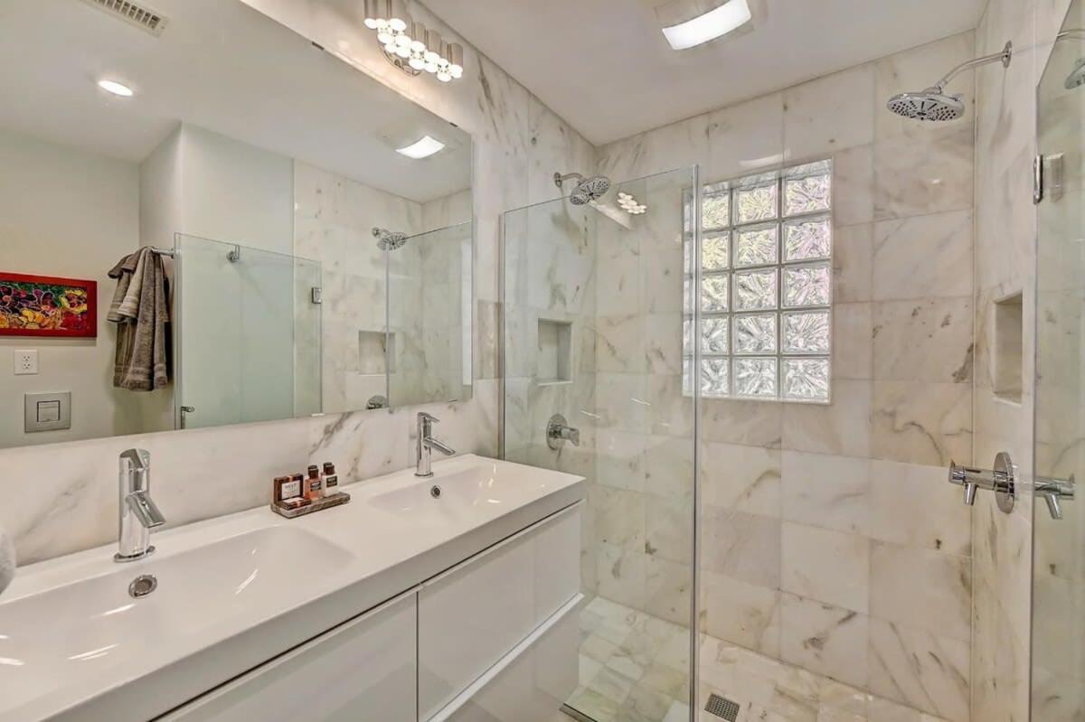 Myers Park Gem Great Location