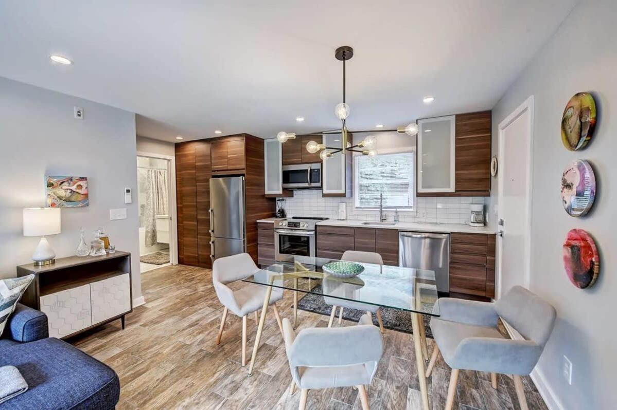 Experience Myers Park In Style Holiday home
