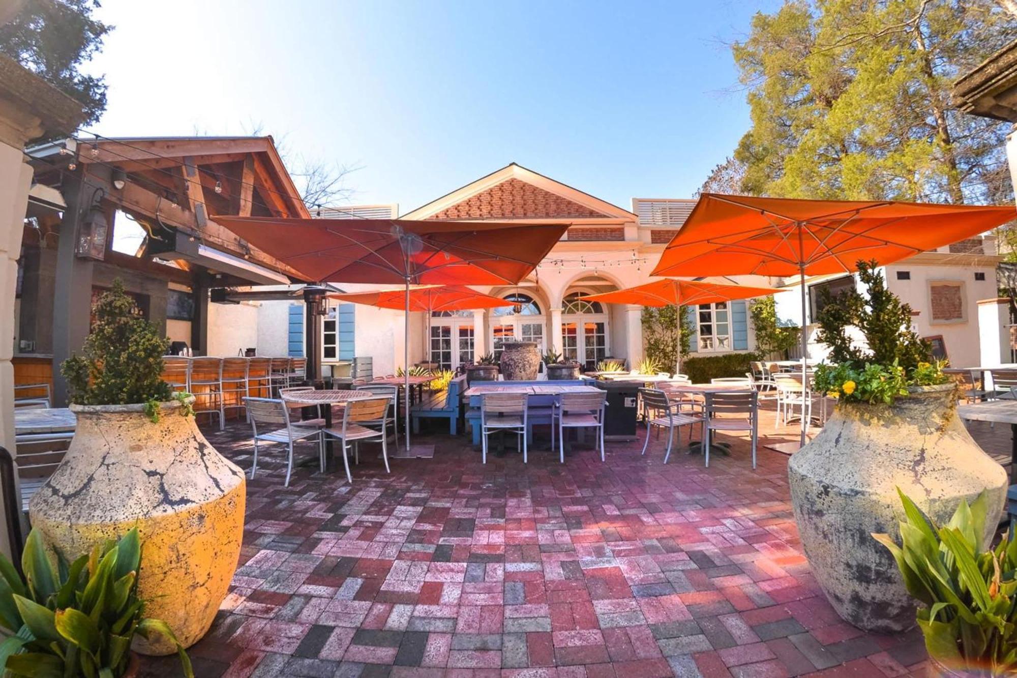 Comfortable And Stylish Near Myers Park *