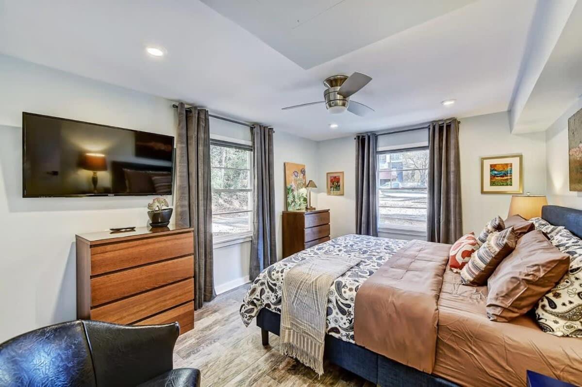 Comfortable And Stylish Near Myers Park *