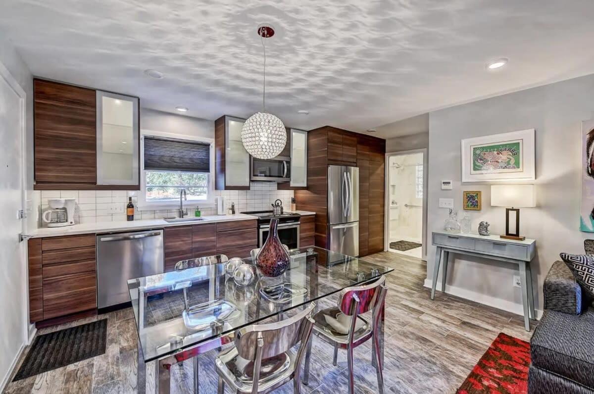 Comfortable And Stylish Near Myers Park *