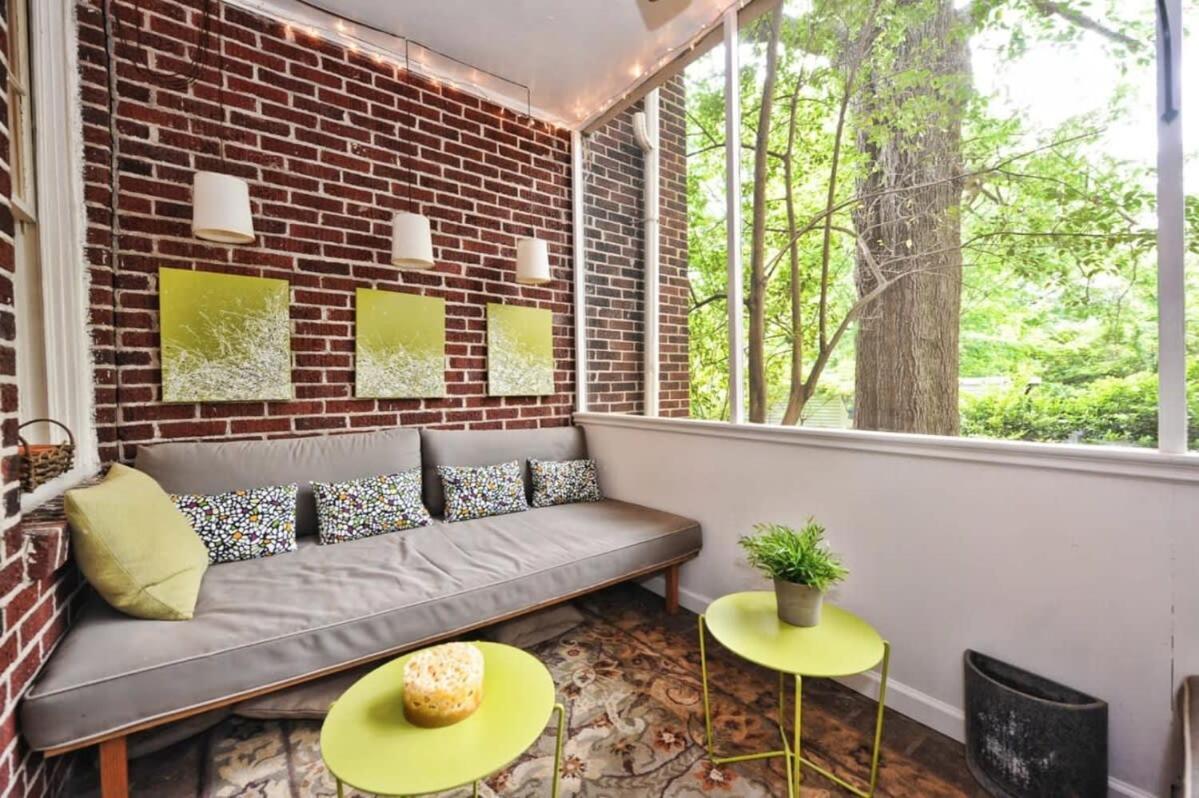 Holiday home Contemporary 2br In Myers Park With Screened Porch *