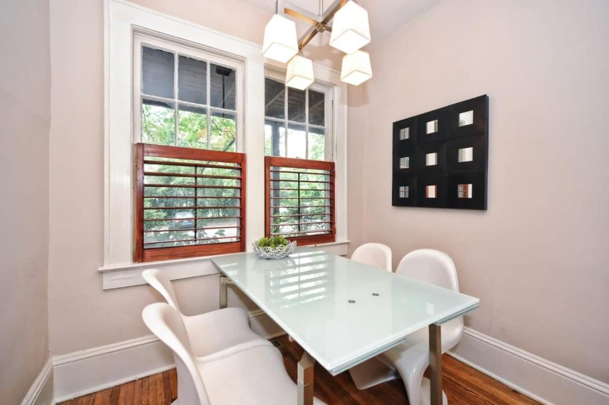 Contemporary 2br In Myers Park With Screened Porch Holiday home Charlotte