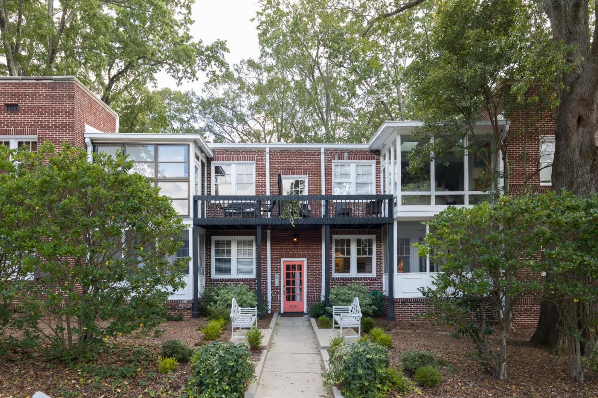 Holiday home Contemporary 2br In Myers Park With Screened Porch *