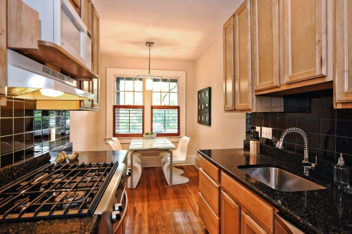 Contemporary 2br In Myers Park With Screened Porch Holiday home Charlotte