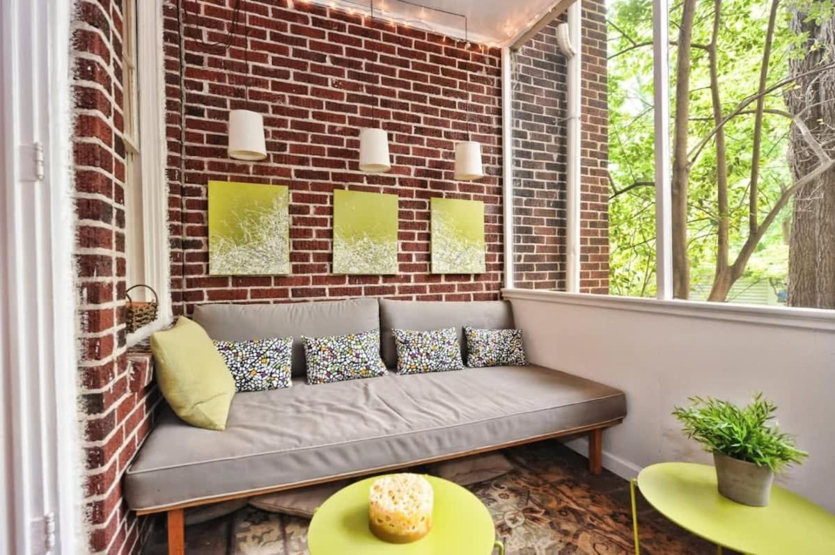 Contemporary 2br In Myers Park With Screened Porch *