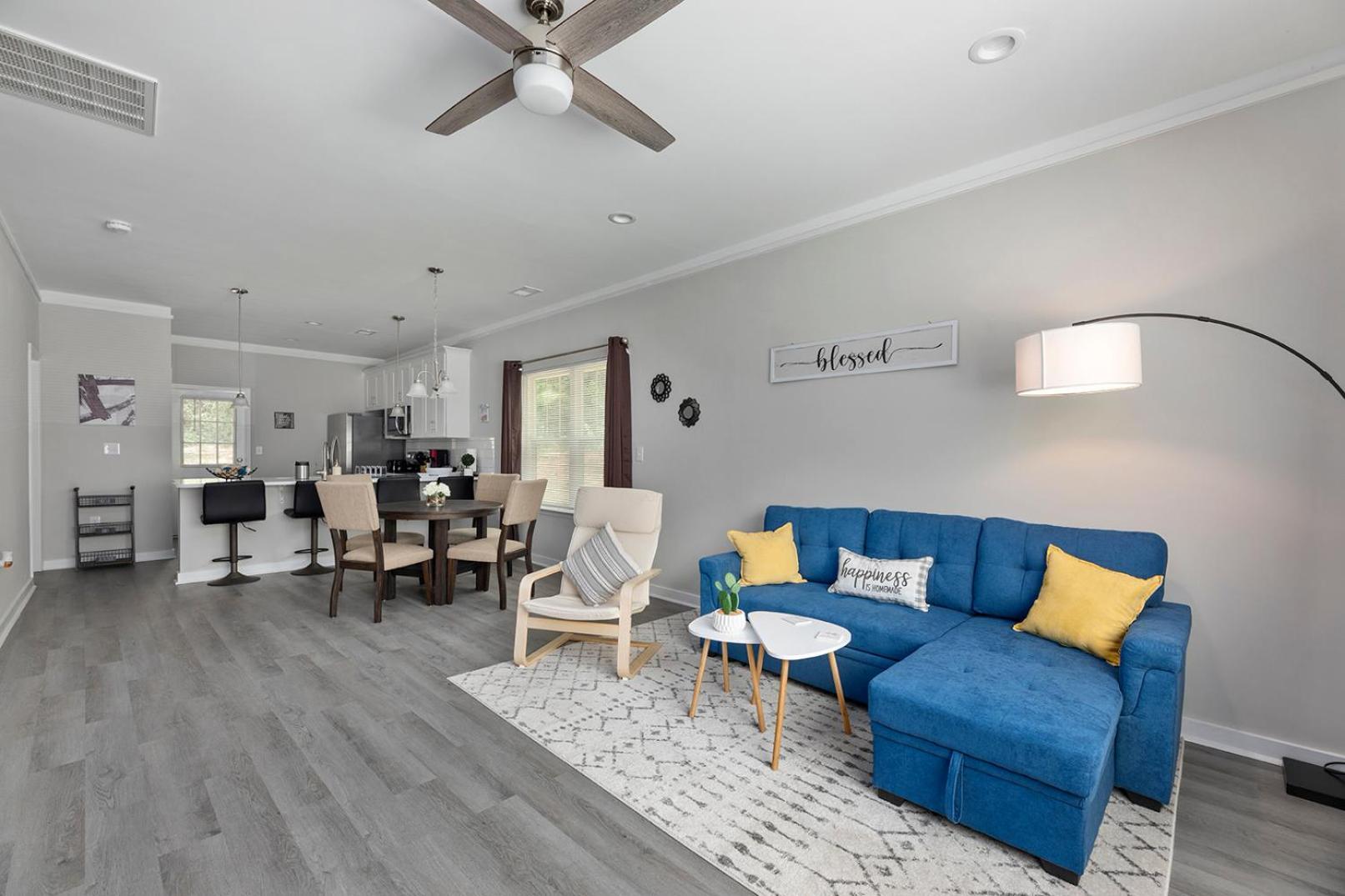 Cozy & Modern Close To Uptown & Airport *