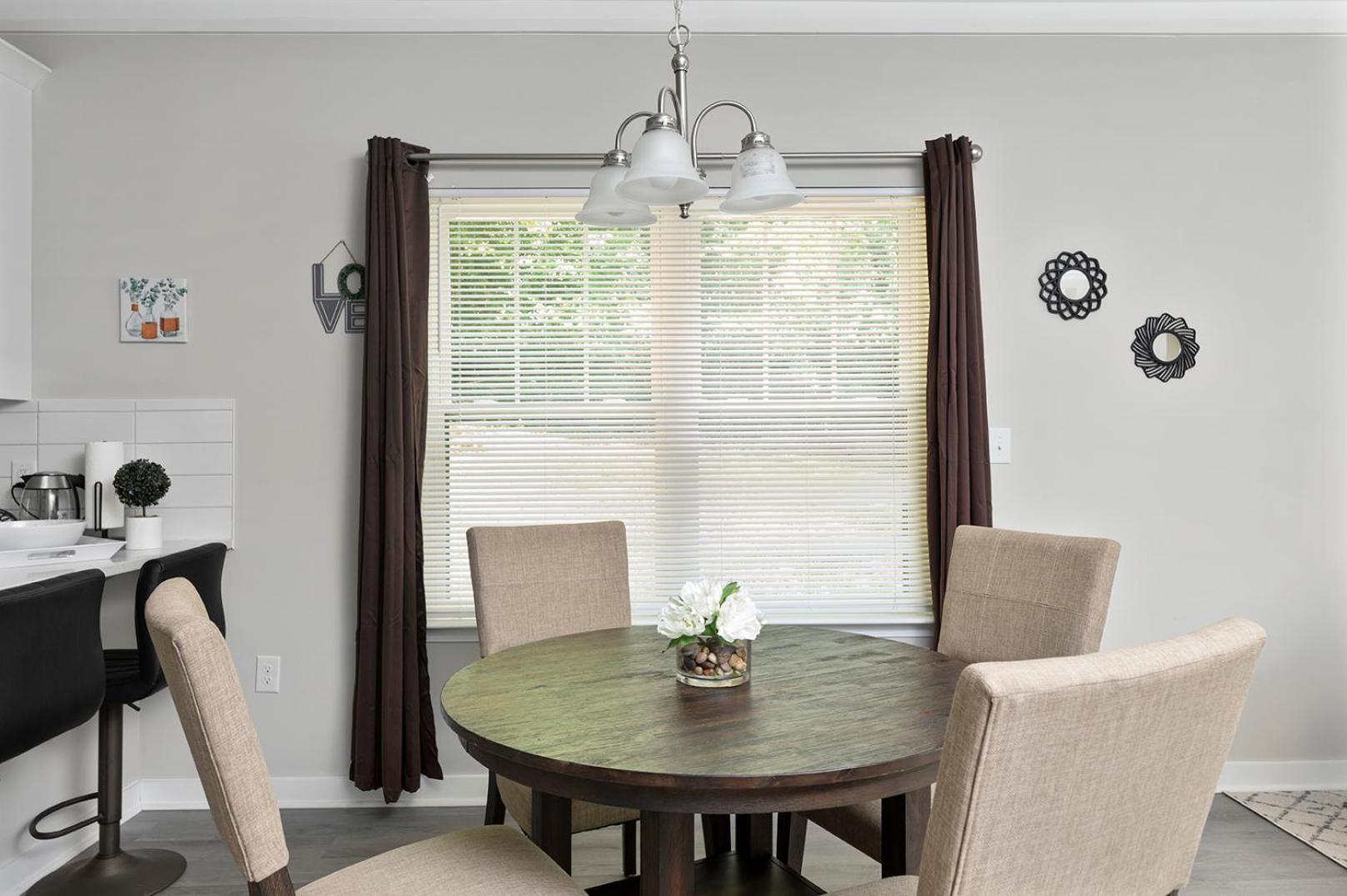 Cozy & Modern Close To Uptown & Airport Holiday home