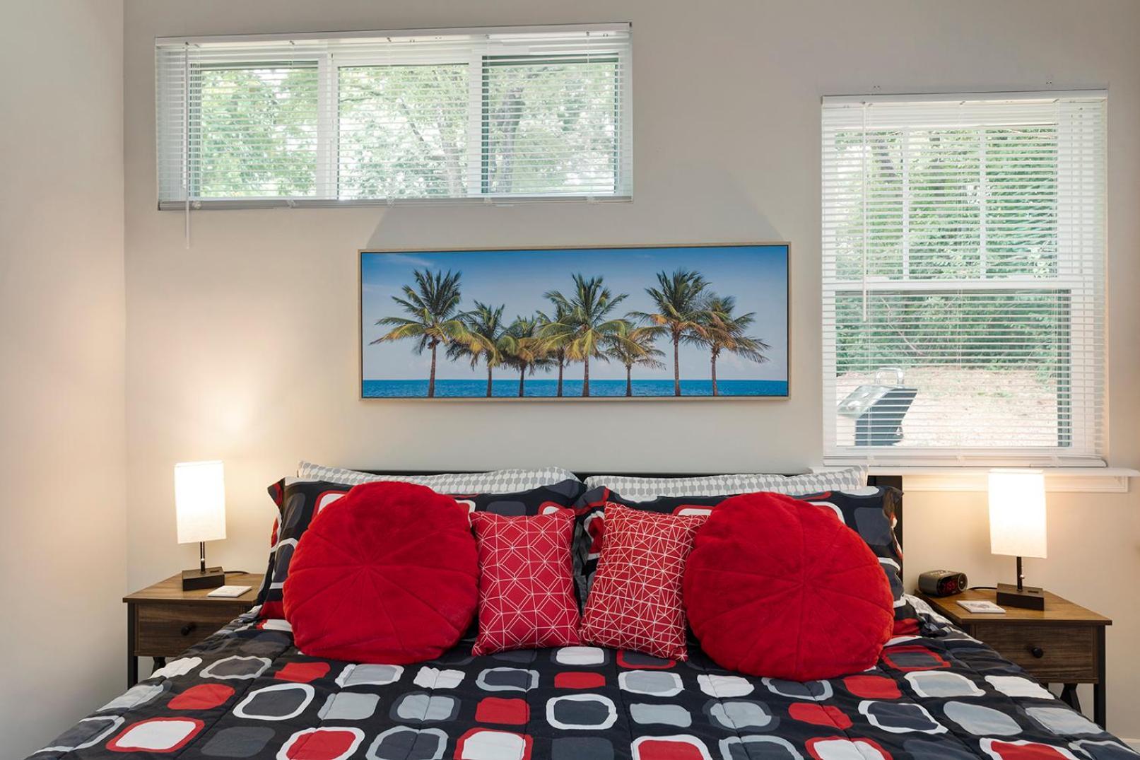 Cozy & Modern Close To Uptown & Airport
