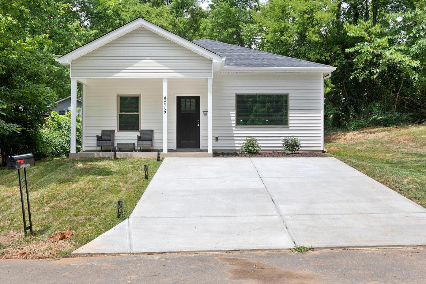 Cozy & Modern Close To Uptown & Airport *