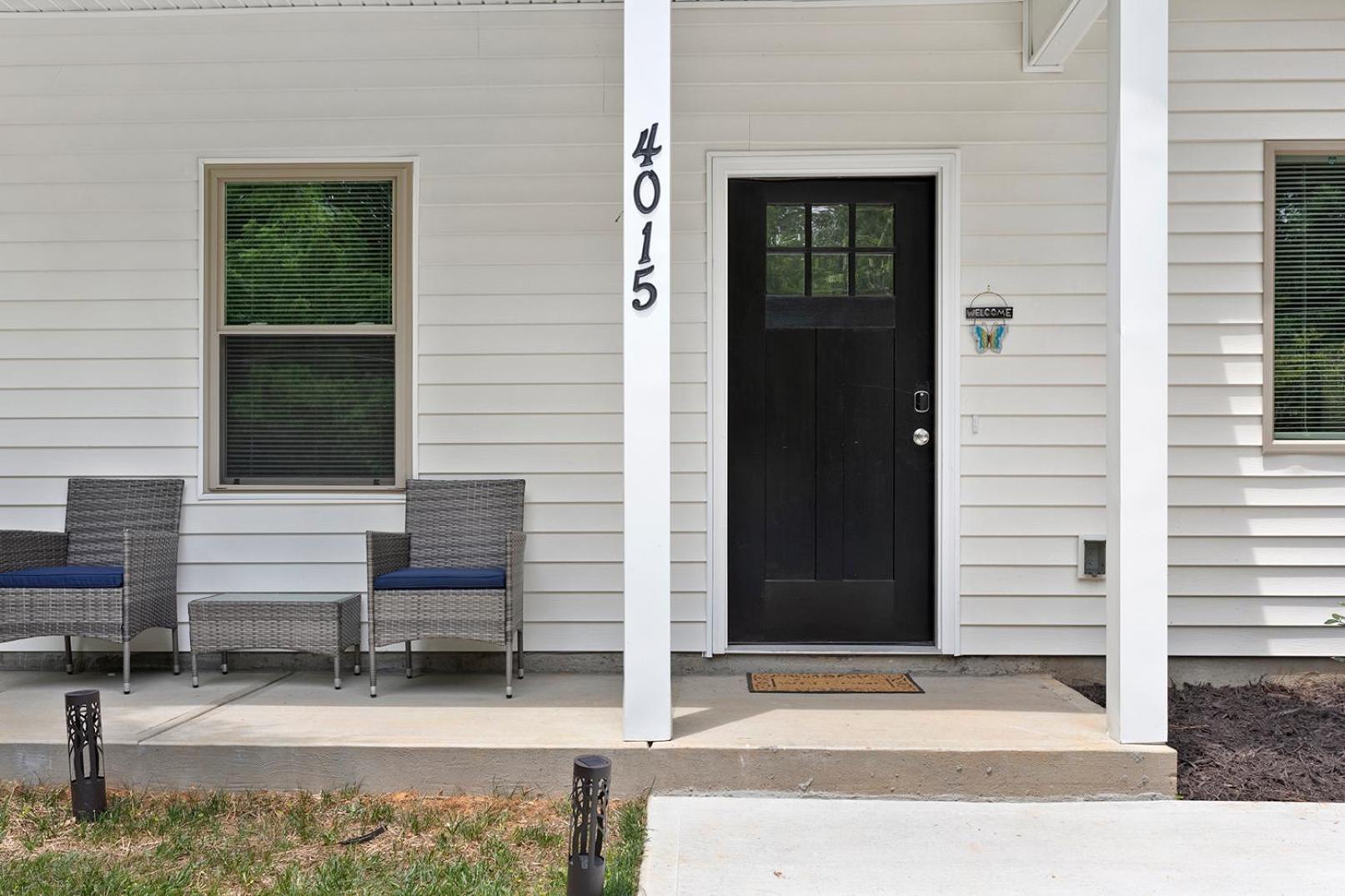 Cozy & Modern Close To Uptown & Airport