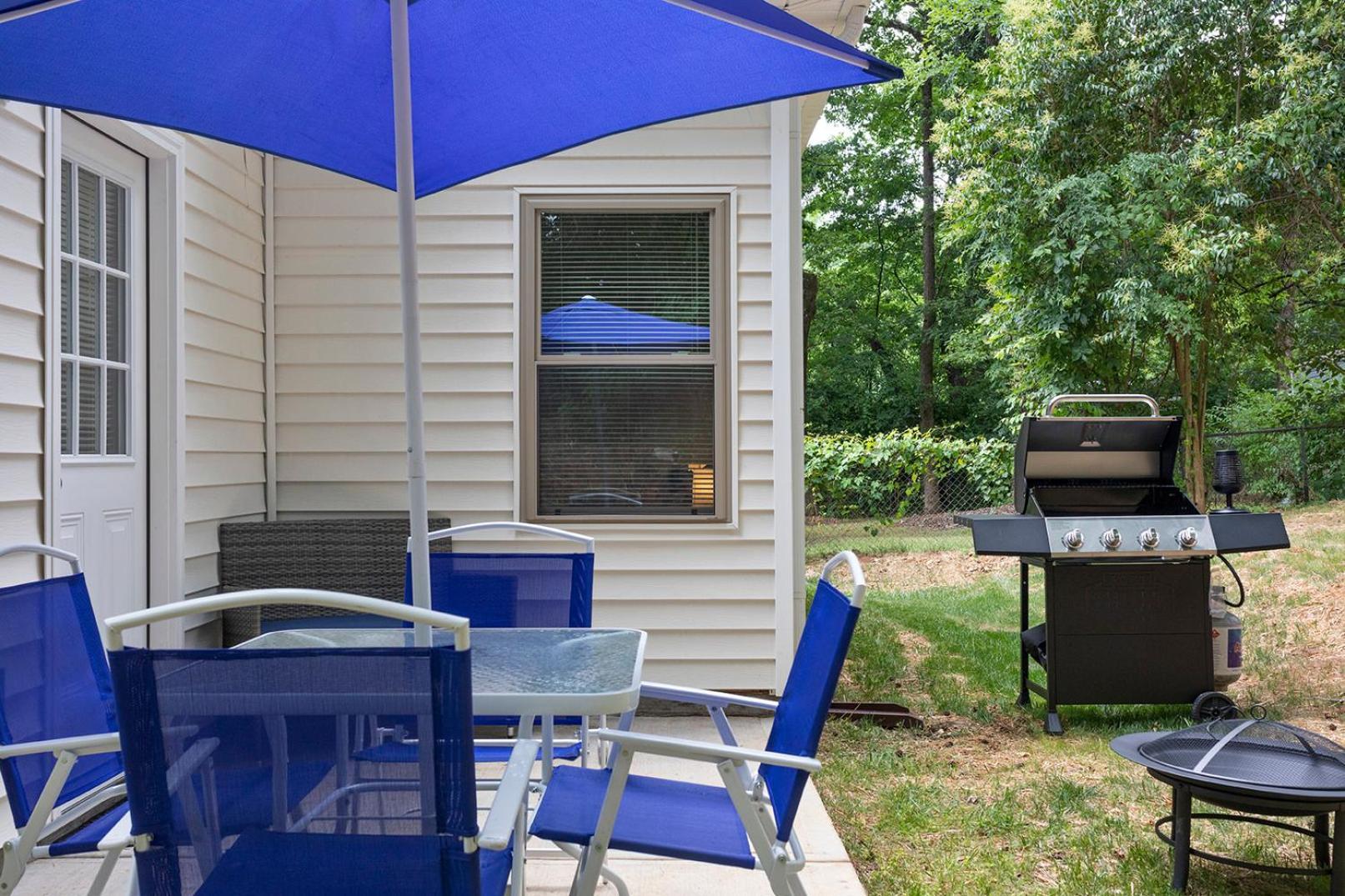 Cozy & Modern Close To Uptown & Airport Holiday home