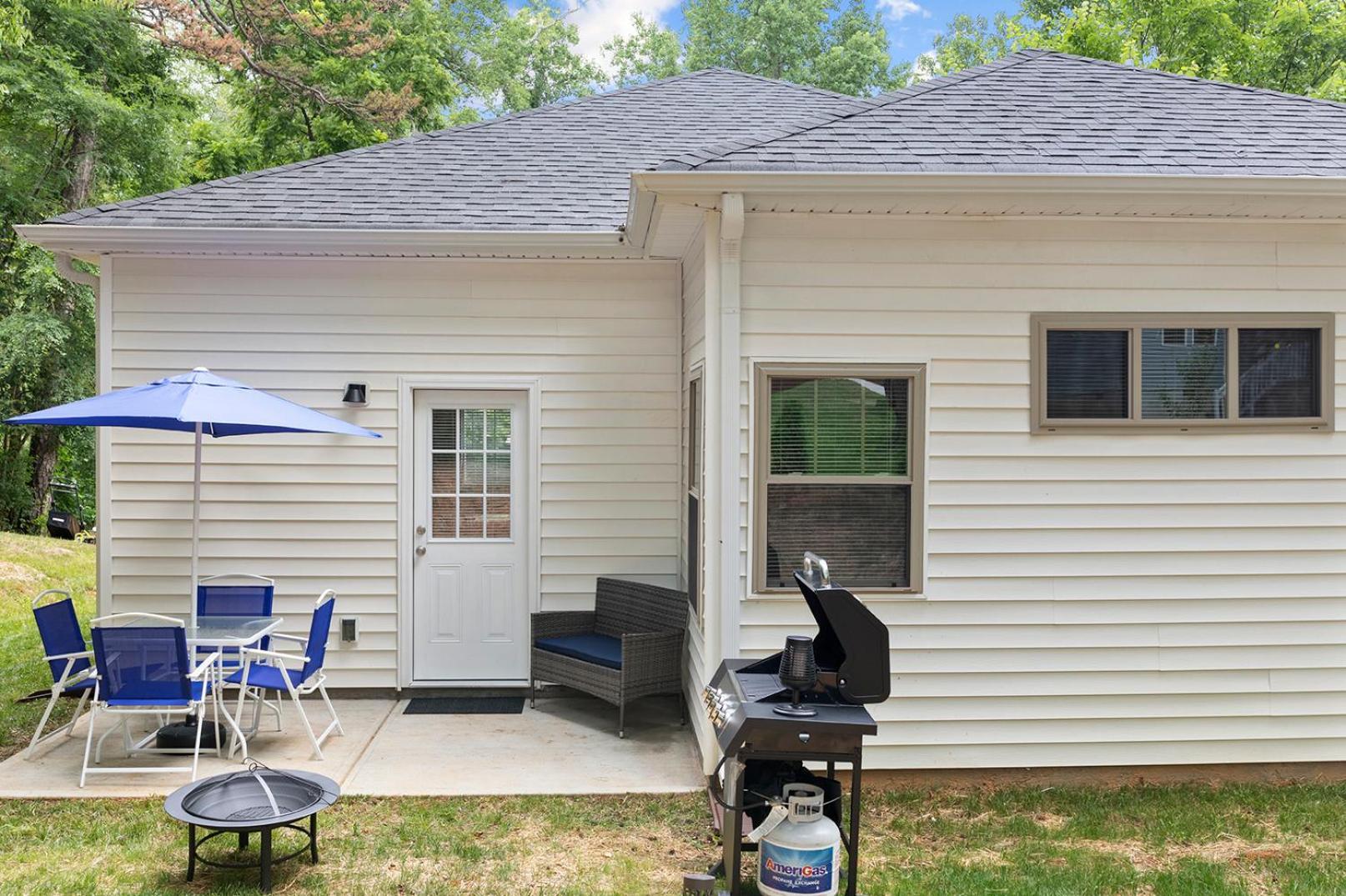 Holiday home Cozy & Modern Close To Uptown & Airport