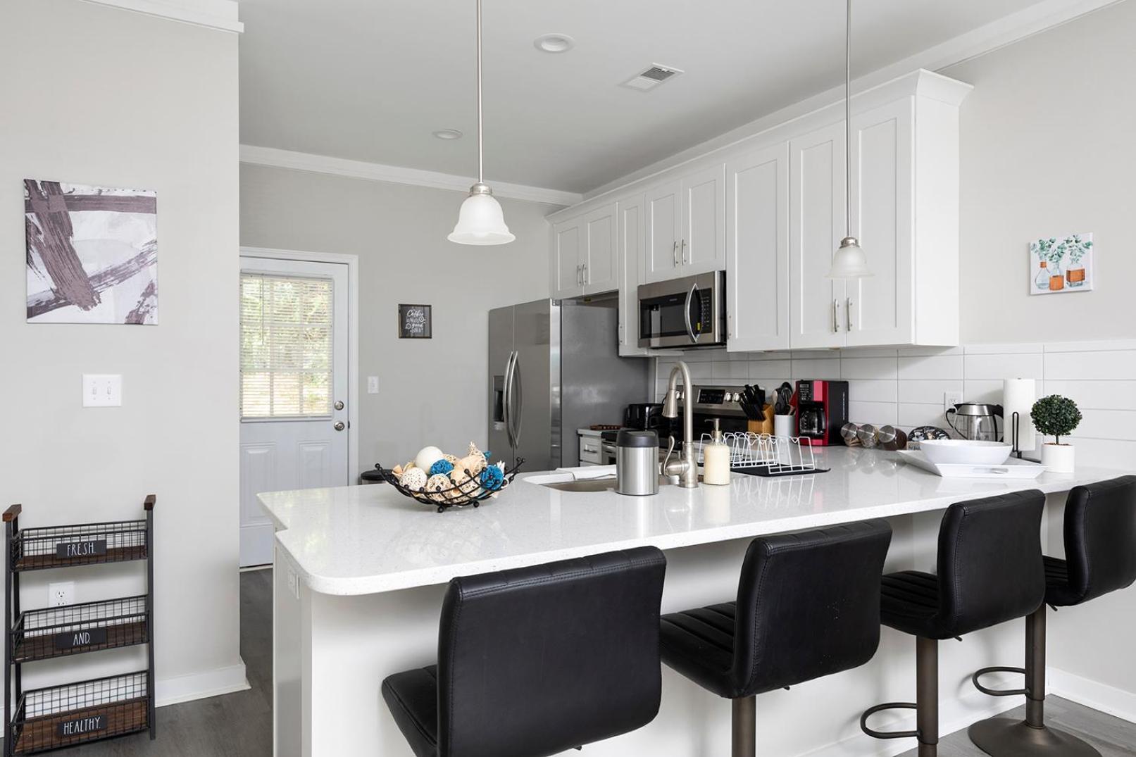 Cozy & Modern Close To Uptown & Airport Holiday home *