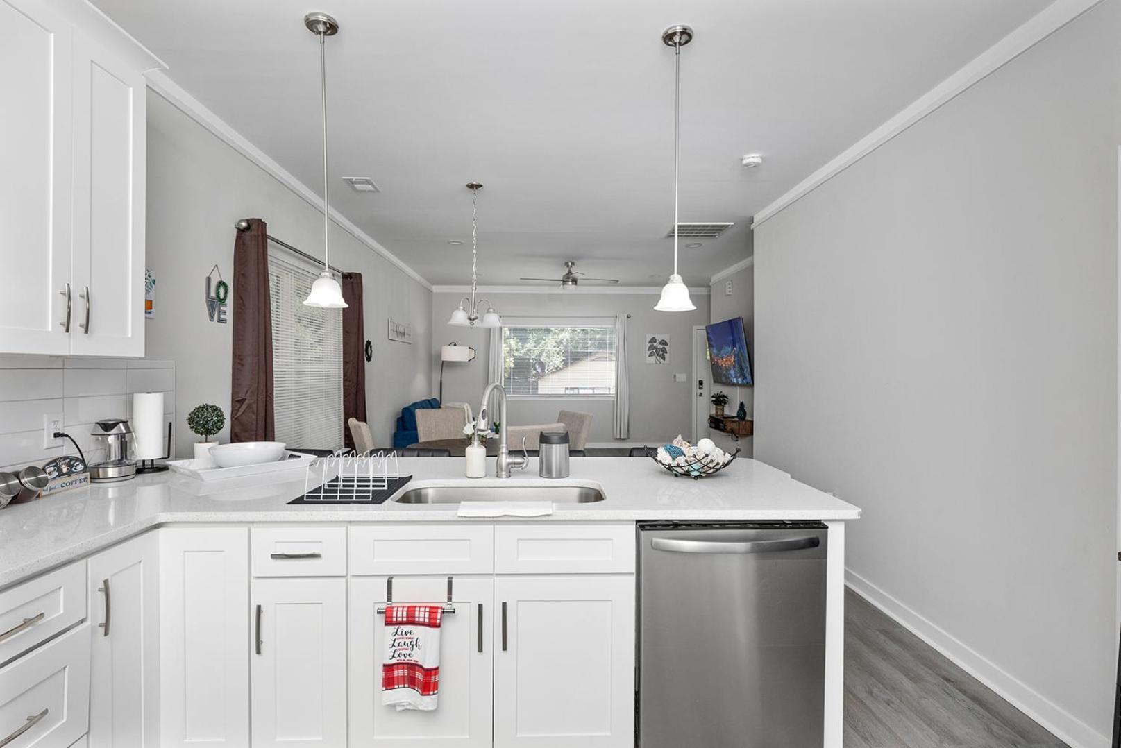 Holiday home Cozy & Modern Close To Uptown & Airport