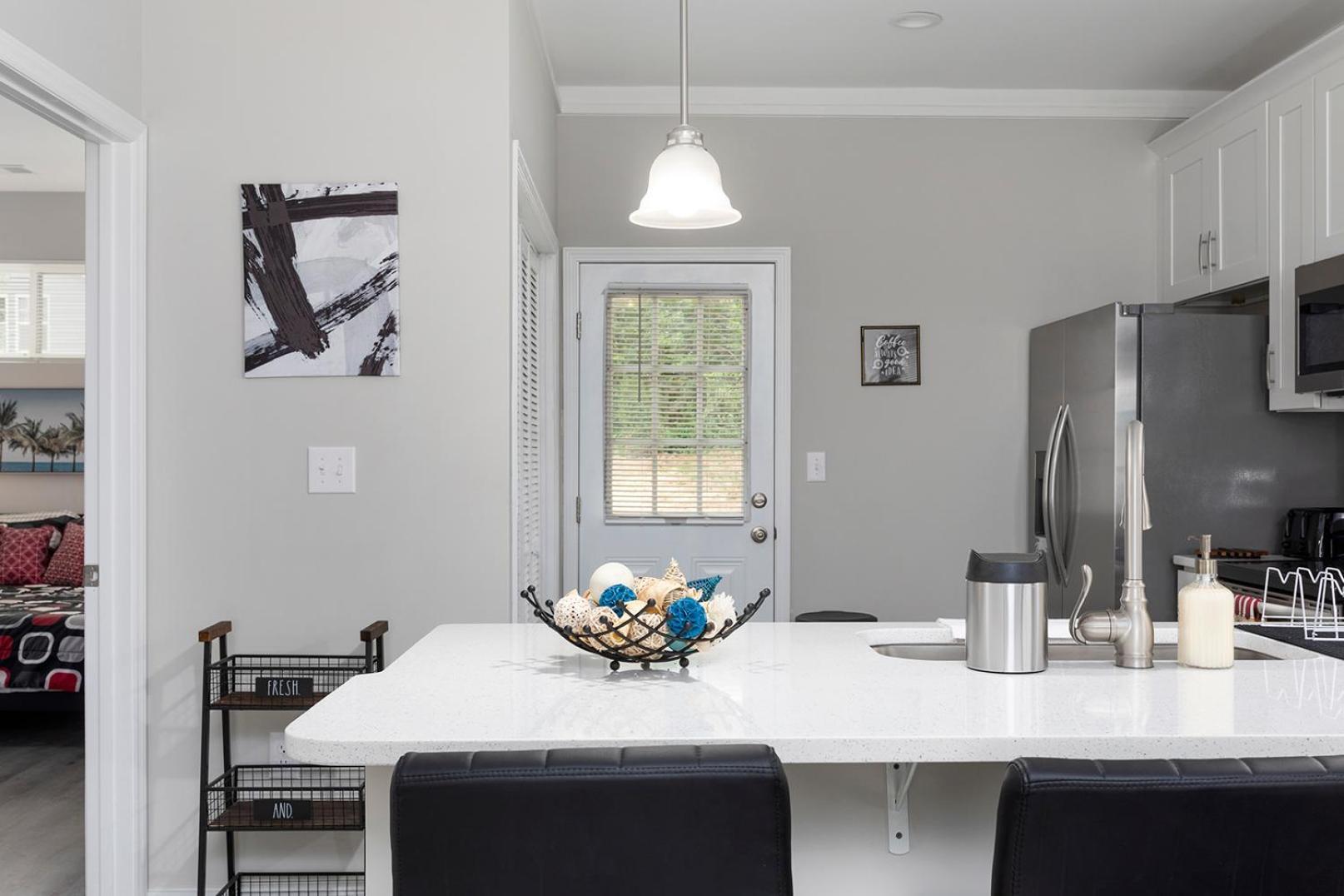 Cozy & Modern Close To Uptown & Airport Holiday home *