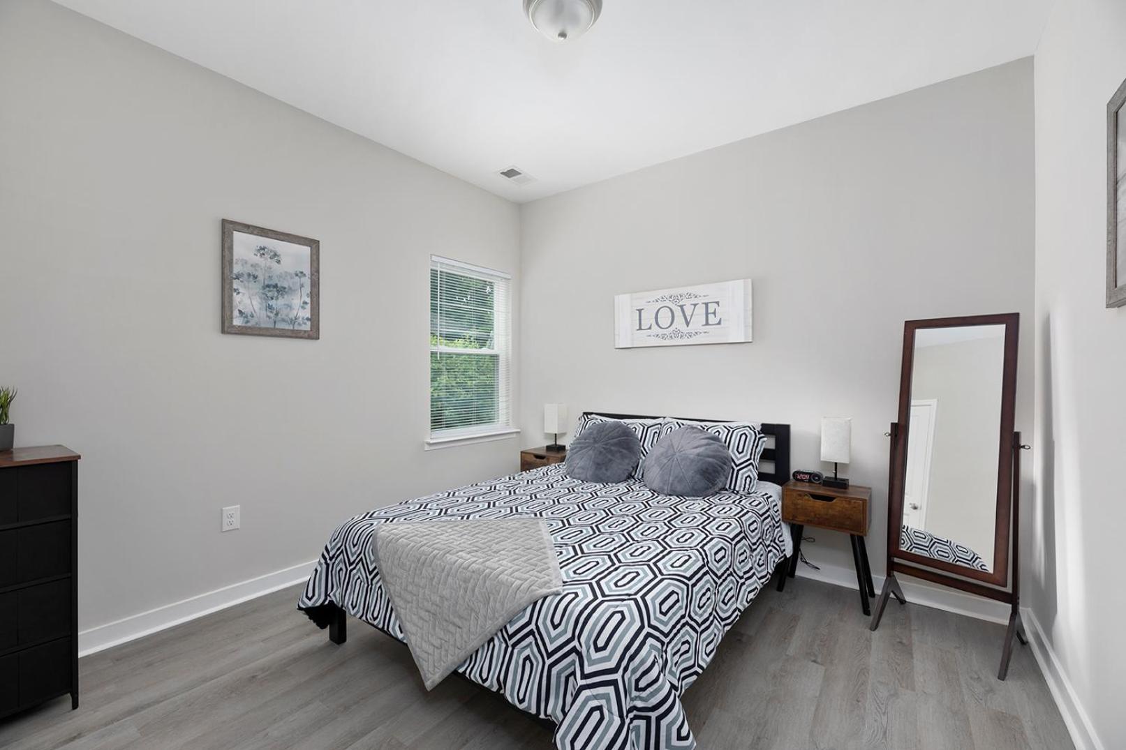 Holiday home Cozy & Modern Close To Uptown & Airport *