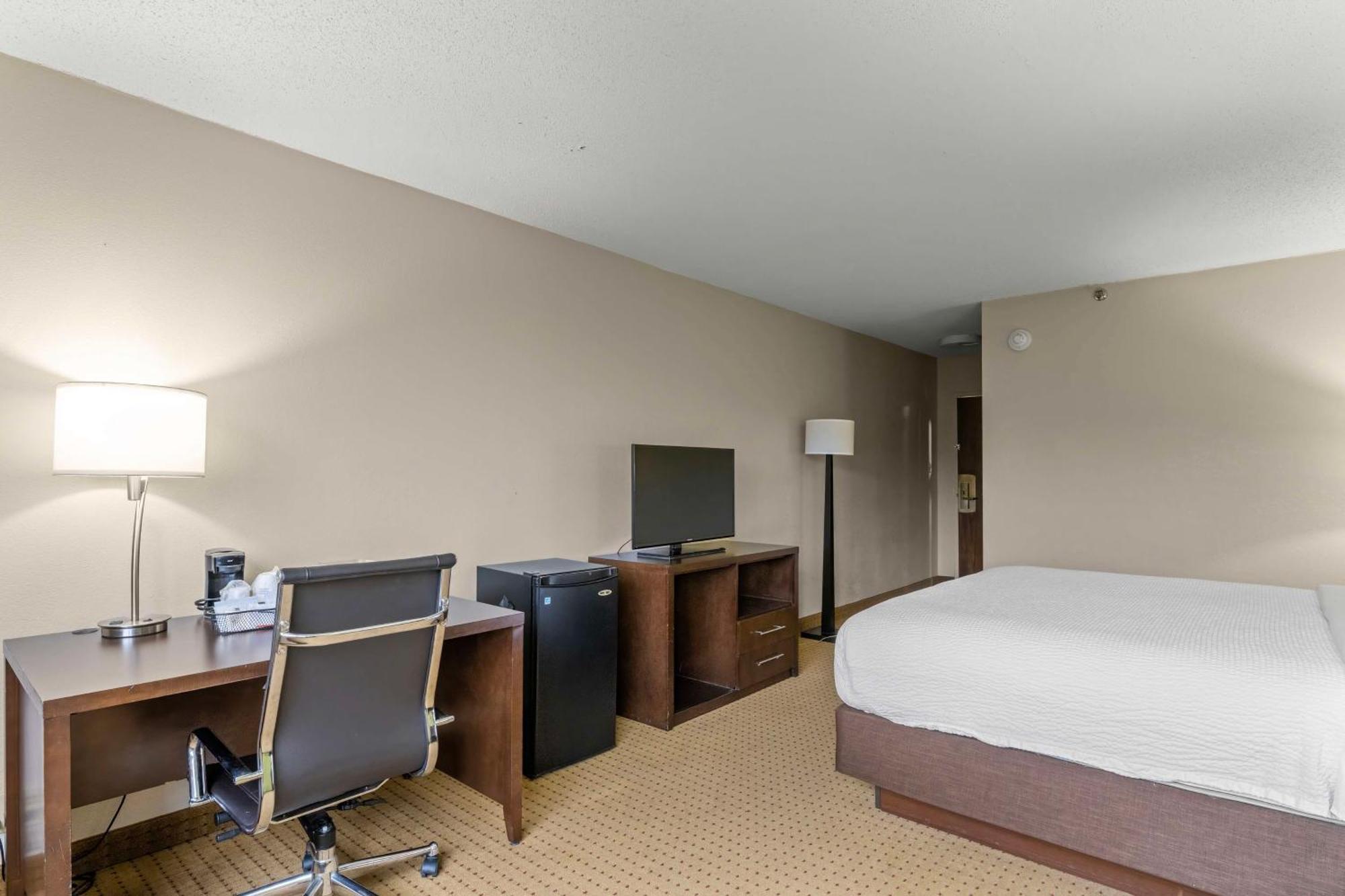 Red Lion Hotel 3*