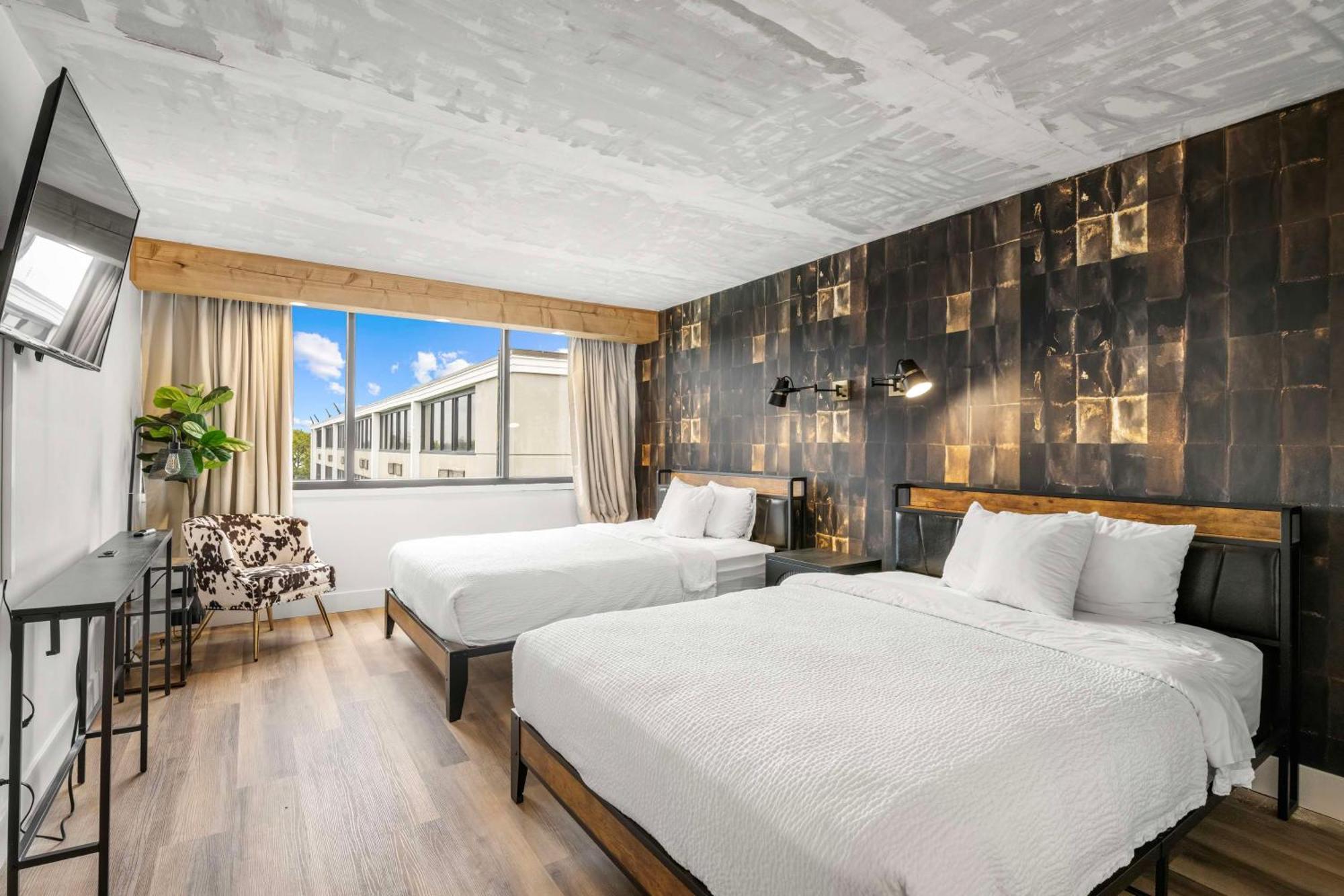 Red Lion Hotel 3*