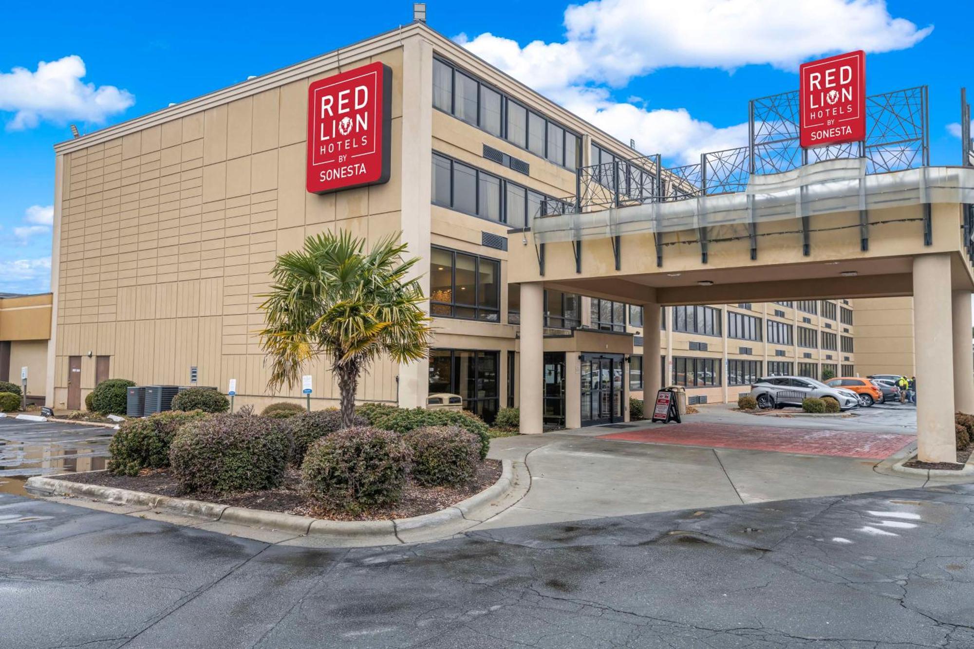 Red Lion Hotel 3*