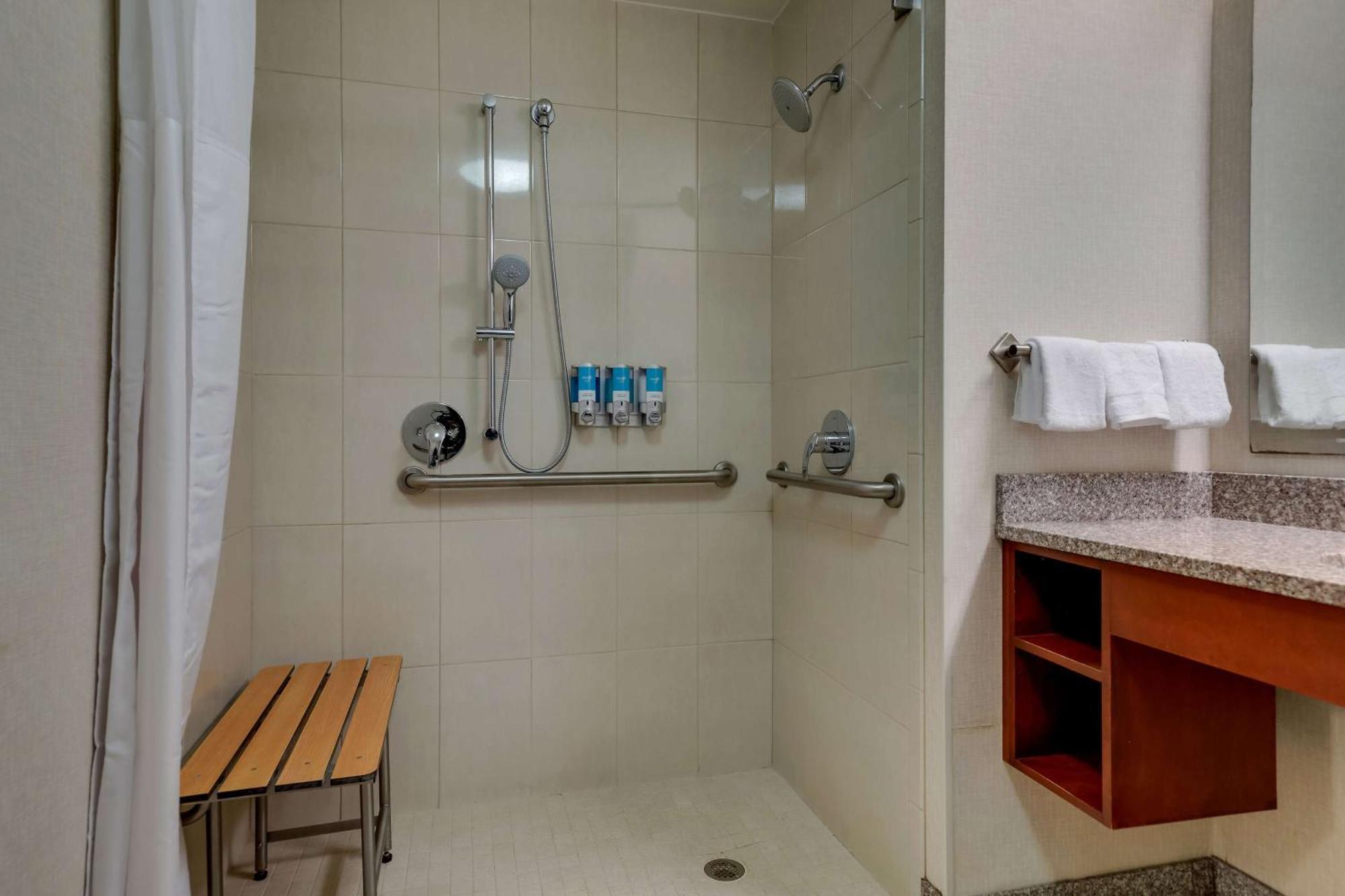 Drury & Arrowood Hotel 3*