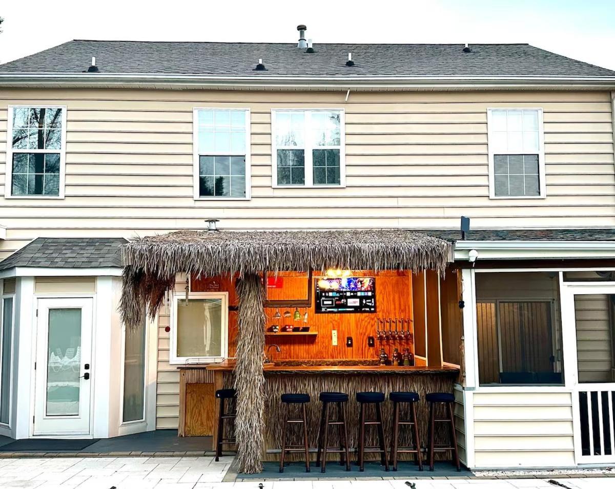 Tiki Hut, Bar, Kitchenette, Grill, Firepit At Pool *