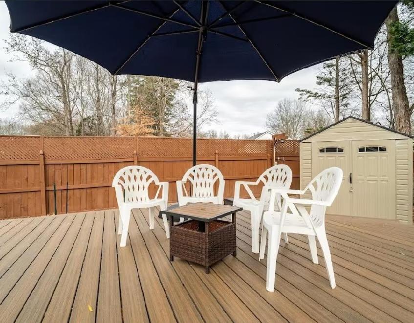 Tiki Hut, Bar, Kitchenette, Grill, Firepit At Pool