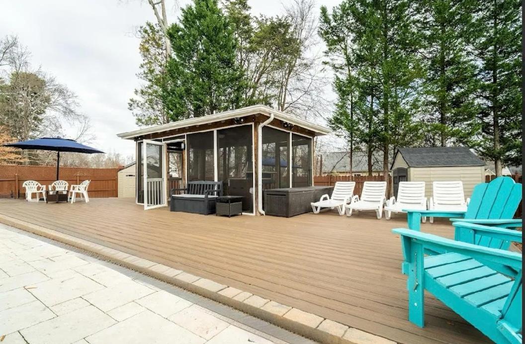 Tiki Hut, Bar, Kitchenette, Grill, Firepit At Pool