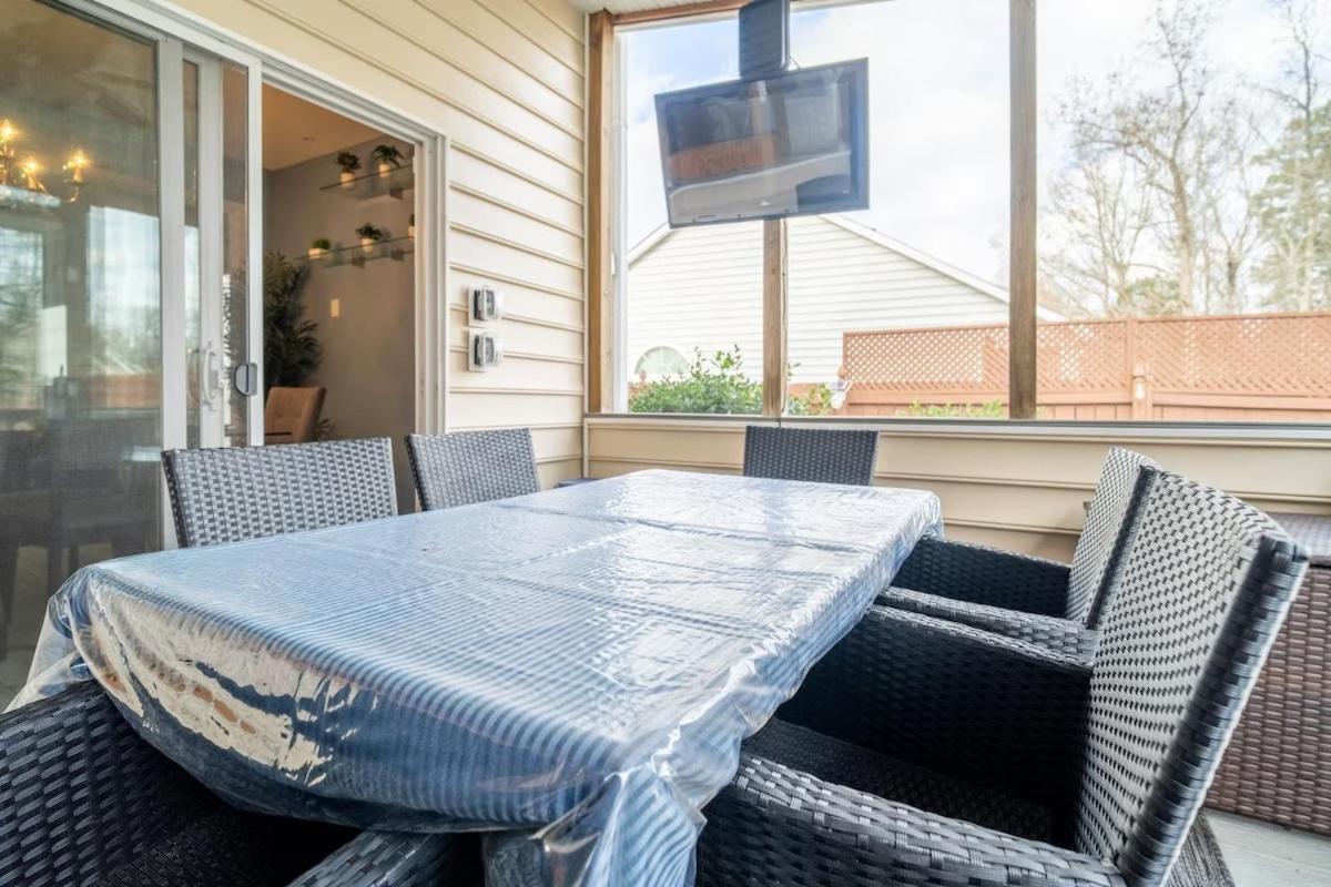 Tiki Hut, Bar, Kitchenette, Grill, Firepit At Pool Apartment