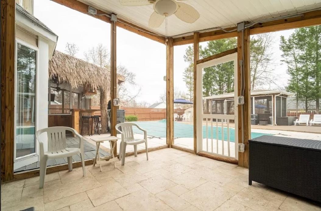 Tiki Hut, Bar, Kitchenette, Grill, Firepit At Pool Apartment Charlotte