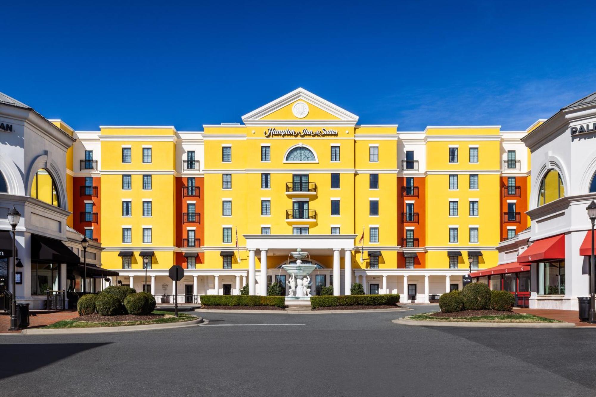 Hotel Hampton & South Park At Phillips Place 3*