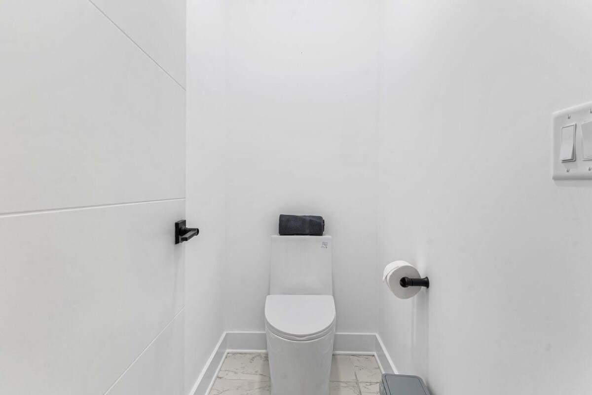 Charlotte's Modern Luxe - Your Stylish Haven Holiday home *