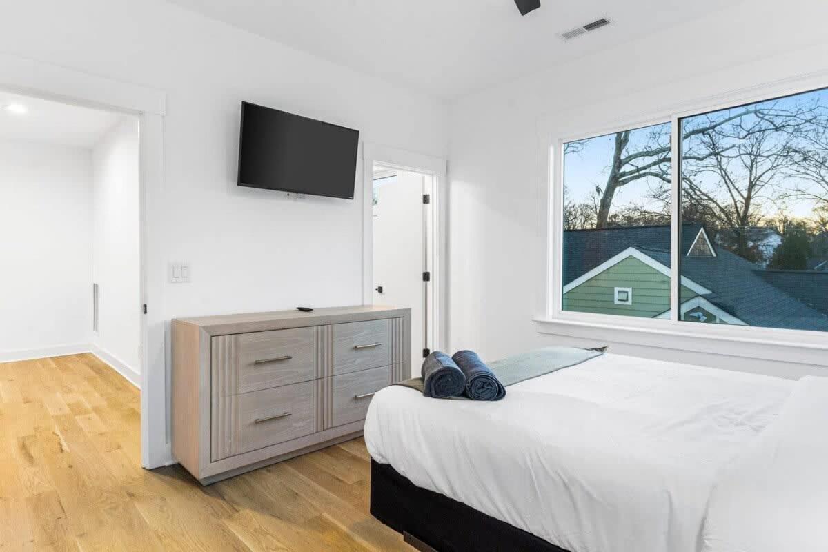 Holiday home Charlotte's Modern Luxe - Your Stylish Haven *